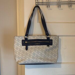 Liz Claiborne Blue and Cream Patterned Shoulder Bag